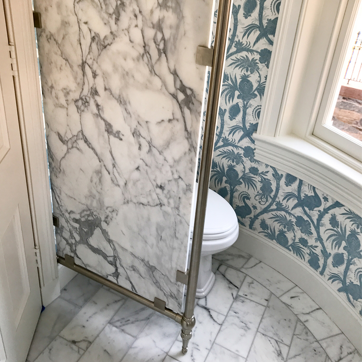 https://sinklegs.com/wp-content/uploads/2018/04/1105-Custom-Bathroom-Divider-Panel.jpg